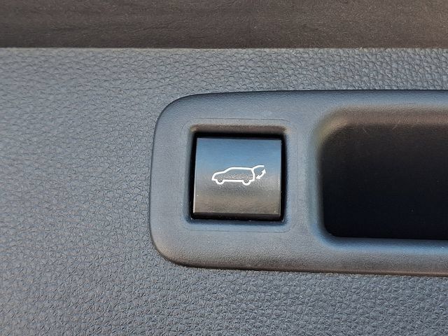 Used 2020 Toyota Highlander LE AWD/4WD image 29