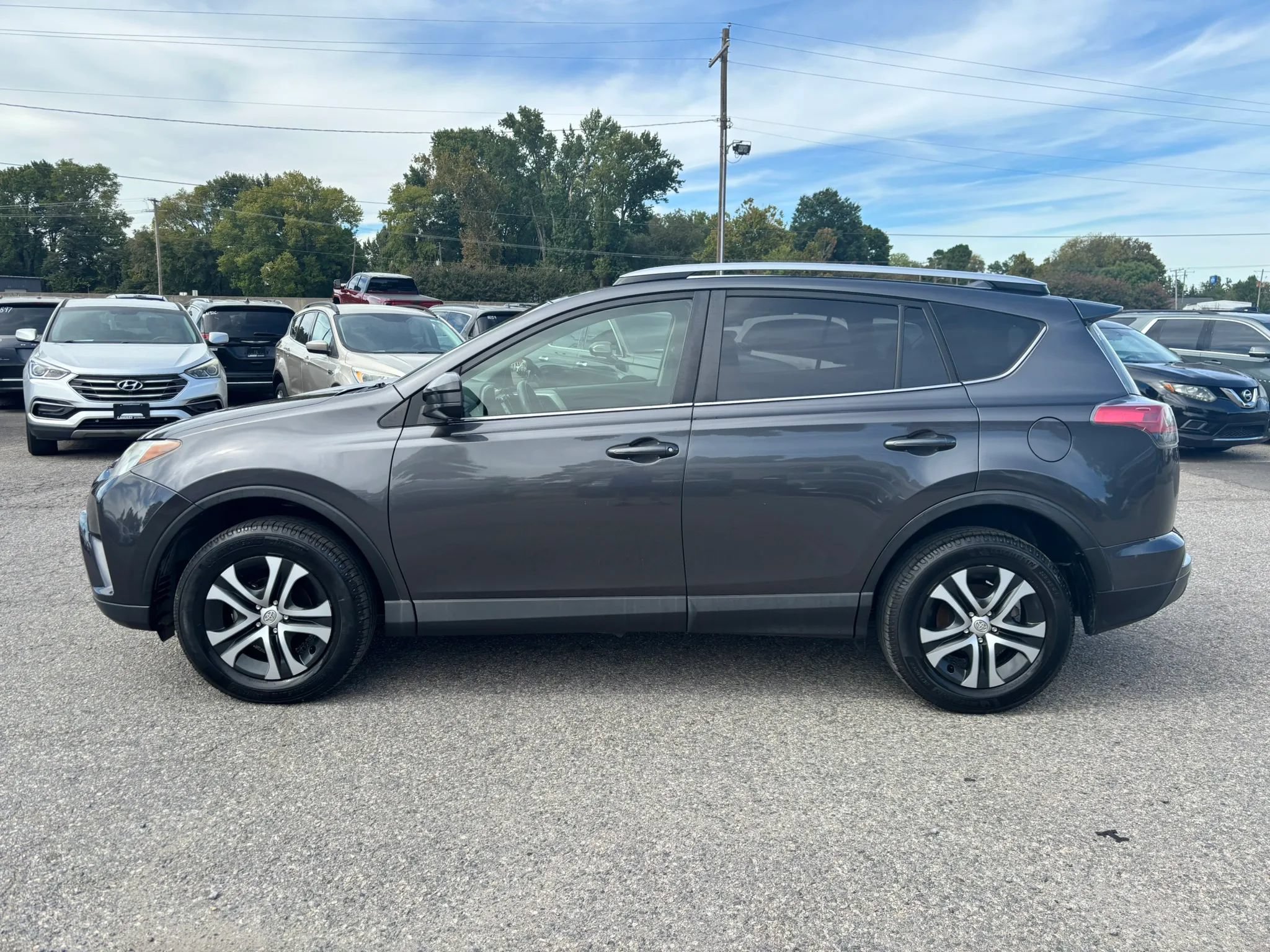 Used 2016 Toyota RAV4 LE FWD image 2