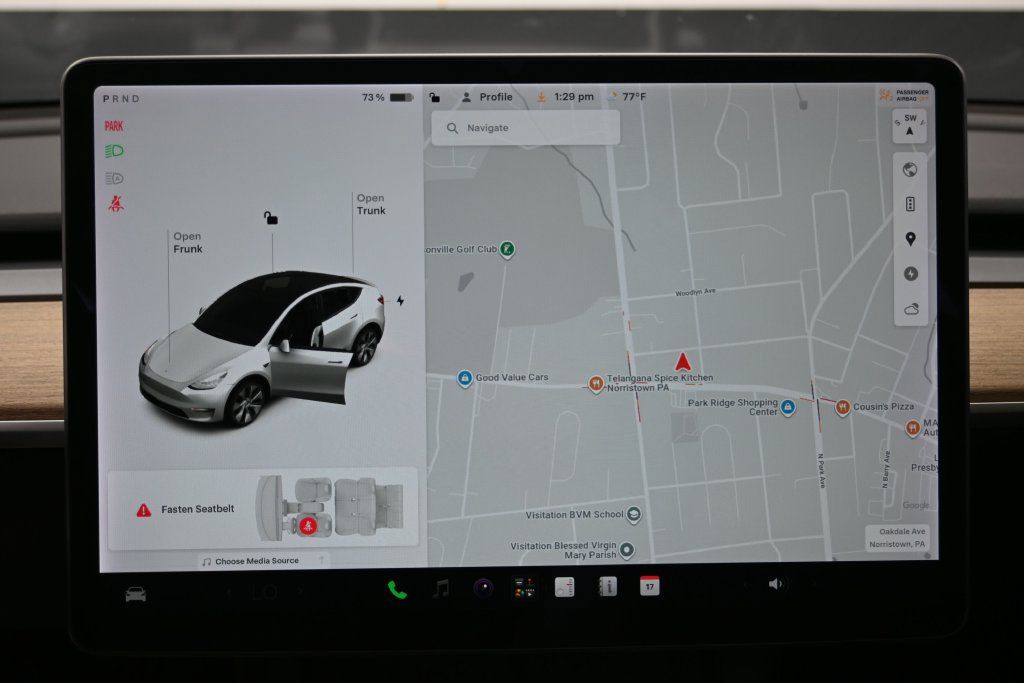 Used 2021 Tesla Model Y Long Range AWD/4WD image 25