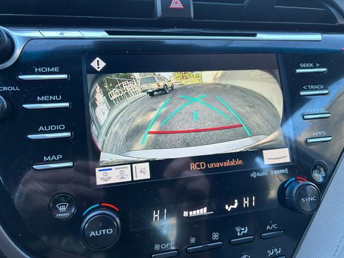 Used 2019 Toyota Camry XLE FWD image 17