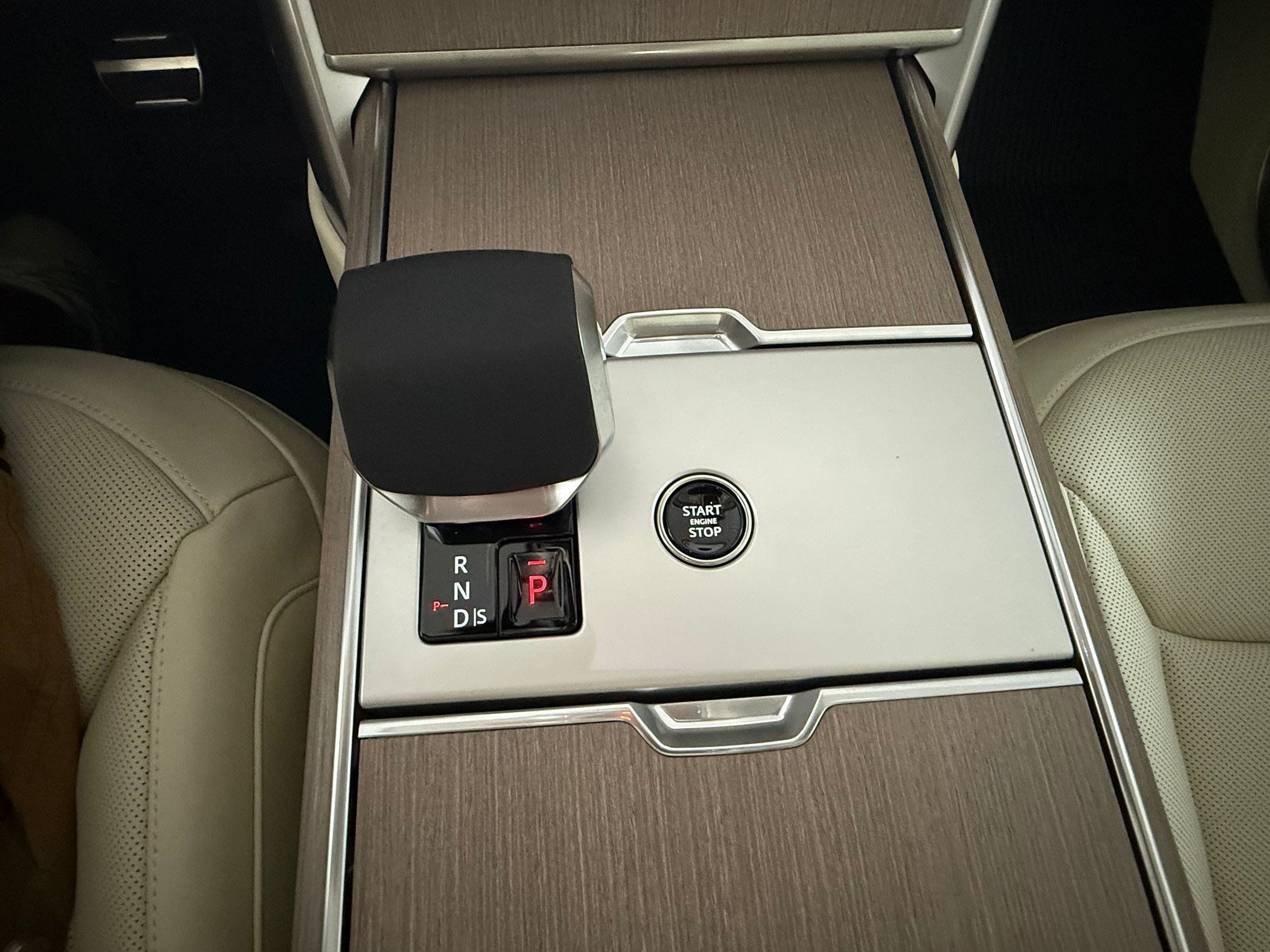 New 2026 Land Rover Range Rover Long Wheelbase SE AWD/4WD image 16