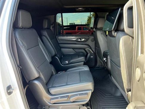 Used 2023 GMC Yukon XL Denali image 46