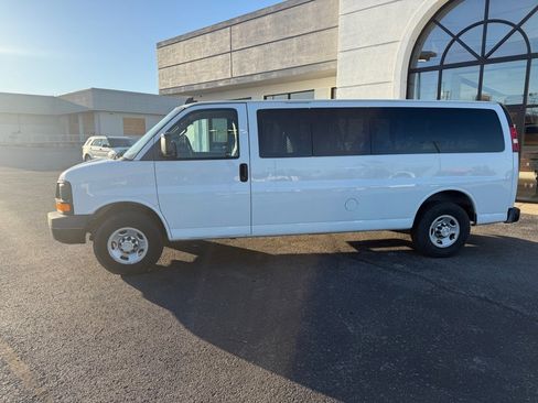 Used 2016 Chevrolet Express 3500 LS image 3