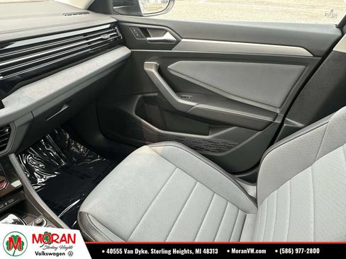 Used 2025 Volkswagen Jetta SE w/ Sunroof Package FWD image 31