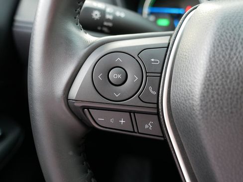 Used 2023 Toyota Venza LE image 28