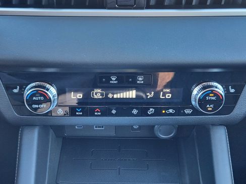 New 2025 Mitsubishi Outlander SEL image 15