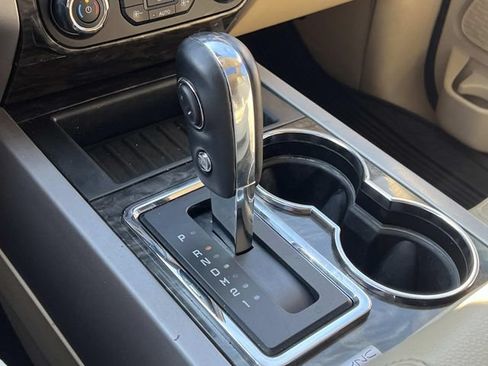 Used 2017 Ford Expedition Limited w/ Equipment Group 301A AWD/4WD image 28