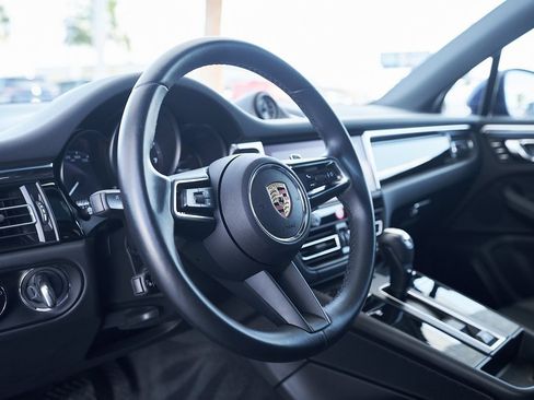 Used 2024 Porsche Macan image 24