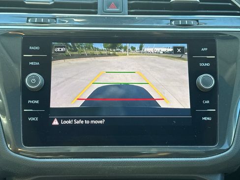 Used 2022 Volkswagen Tiguan SE AWD/4WD image 26