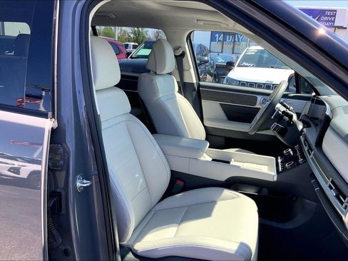 Used 2025 Hyundai Santa Fe Calligraphy FWD image 7