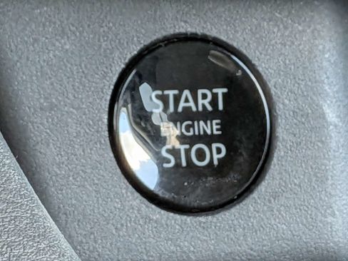 Used 2025 Nissan Rogue SV AWD/4WD image 34