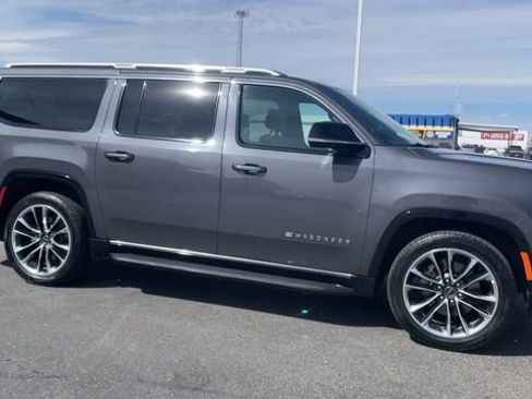 Used 2024 Jeep Wagoneer L Series II w/ Premium Group I image 3