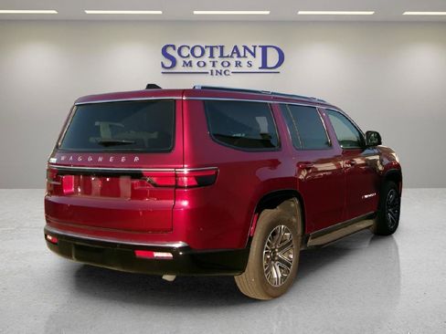 Used 2025 Jeep Wagoneer 4WD image 6