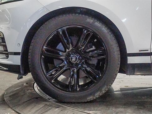 Used 2019 Land Rover Range Rover Velar R-Dynamic SE image 9