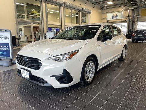 Used 2025 Subaru Impreza 2.0i image 3