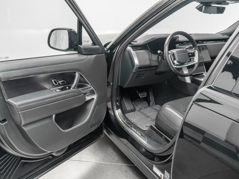 Used 2025 Land Rover Range Rover SE AWD/4WD image 23
