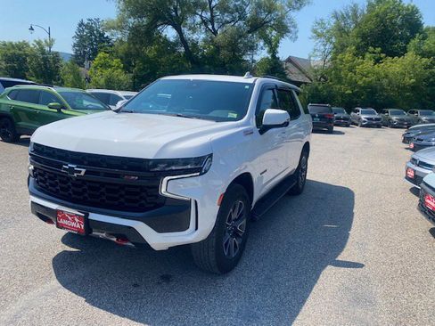 Used 2023 Chevrolet Tahoe Z71 w/ Luxury Package AWD/4WD image 3