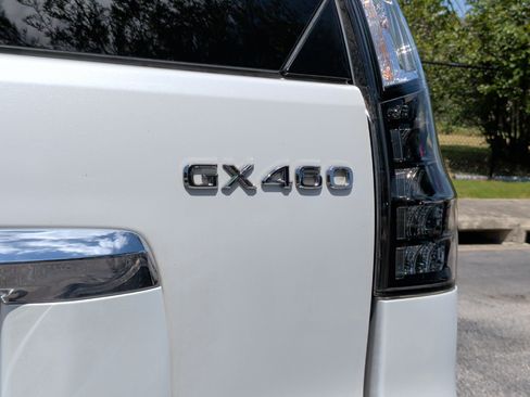 Used 2016 Lexus GX 460 Luxury w/ Preferred Accessory Package AWD/4WD image 11