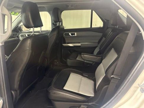 Used 2022 Ford Explorer XLT w/ Equipment Group 202A AWD/4WD image 29