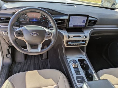 Used 2023 Ford Explorer XLT image 13