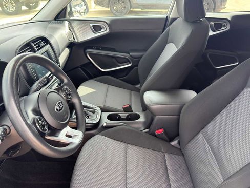 Used 2020 Kia Soul LX FWD image 15