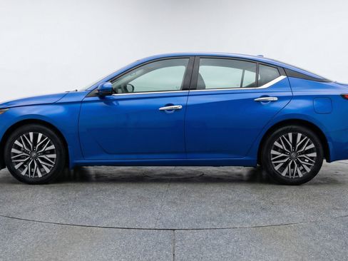 Used 2025 Nissan Altima 2.5 SV image 5