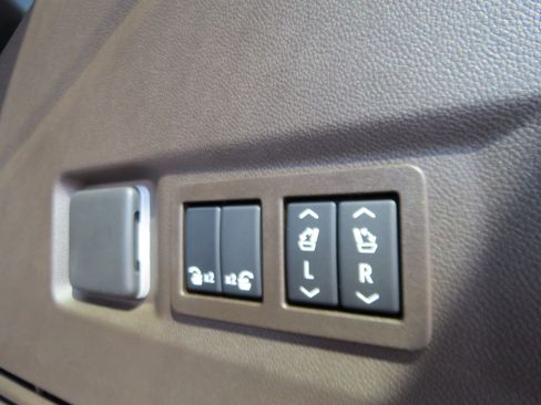 Used 2025 Chevrolet Tahoe LT w/ Comfort Package AWD/4WD image 14