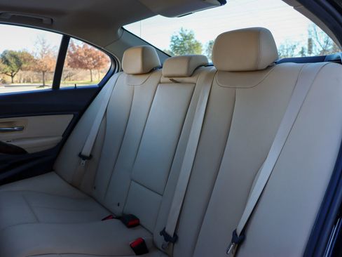 Used 2018 BMW 320i Sedan image 17