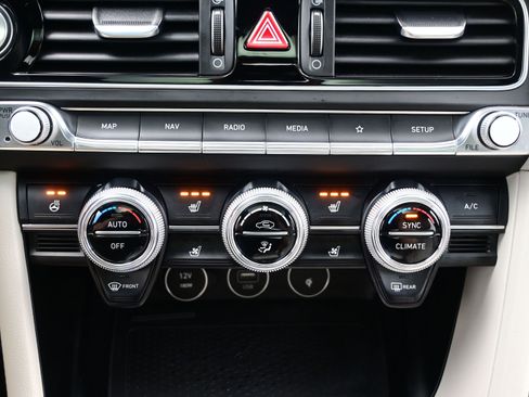 Certified 2023 Genesis G70 2.0T w/ Sport Prestige Package image 27