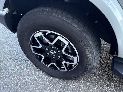 Used 2024 Ford Bronco Outer Banks image 11