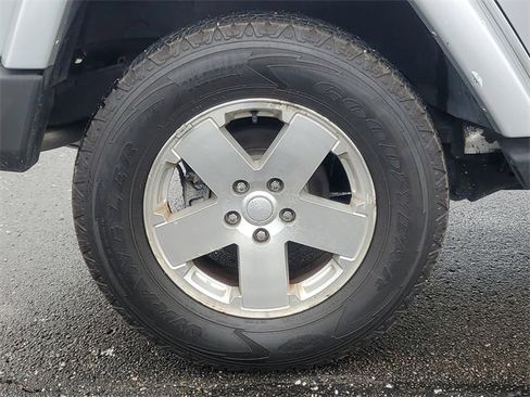 Used 2009 Jeep Wrangler Unlimited Sahara w/ Dual Top Group image 6