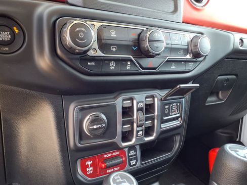 Used 2021 Jeep Wrangler Unlimited Rubicon AWD/4WD image 14