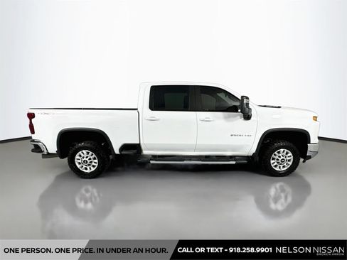 Used 2024 Chevrolet Silverado 2500 LT w/ Convenience Package AWD/4WD image 4