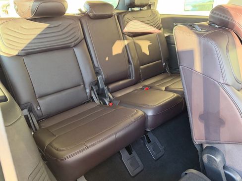 Used 2025 Ford Expedition Platinum w/ Platinum Ultimate Package image 24