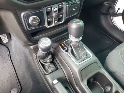 Used 2024 Jeep Gladiator Sport AWD/4WD image 20