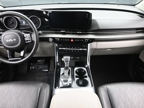 Used 2024 Kia Carnival EX FWD image 16