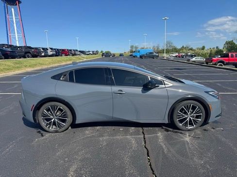 Used 2025 Toyota Prius XLE FWD image 2