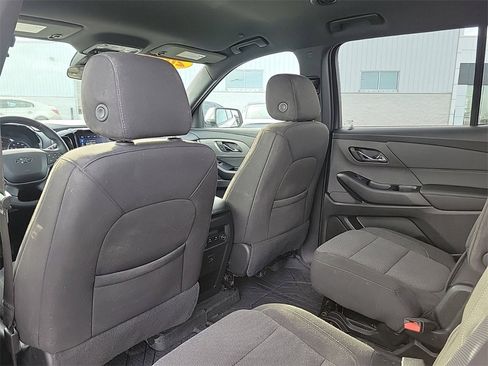 Used 2023 Chevrolet Traverse LT image 13