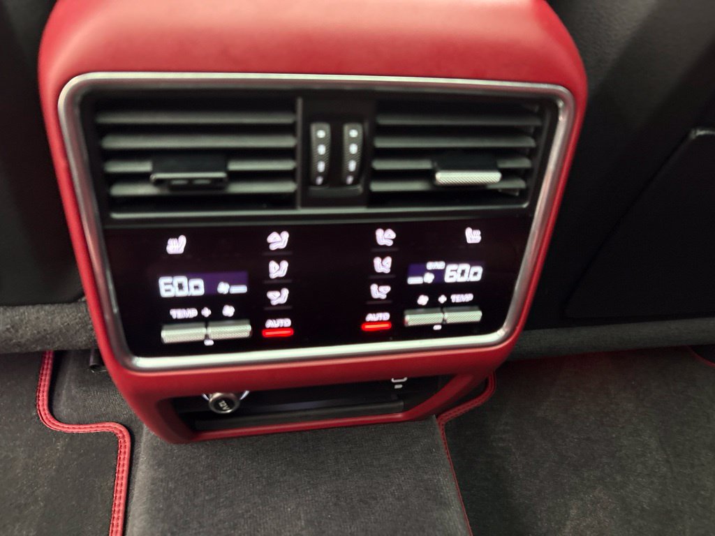 Certified 2023 Porsche Cayenne GTS AWD/4WD image 31