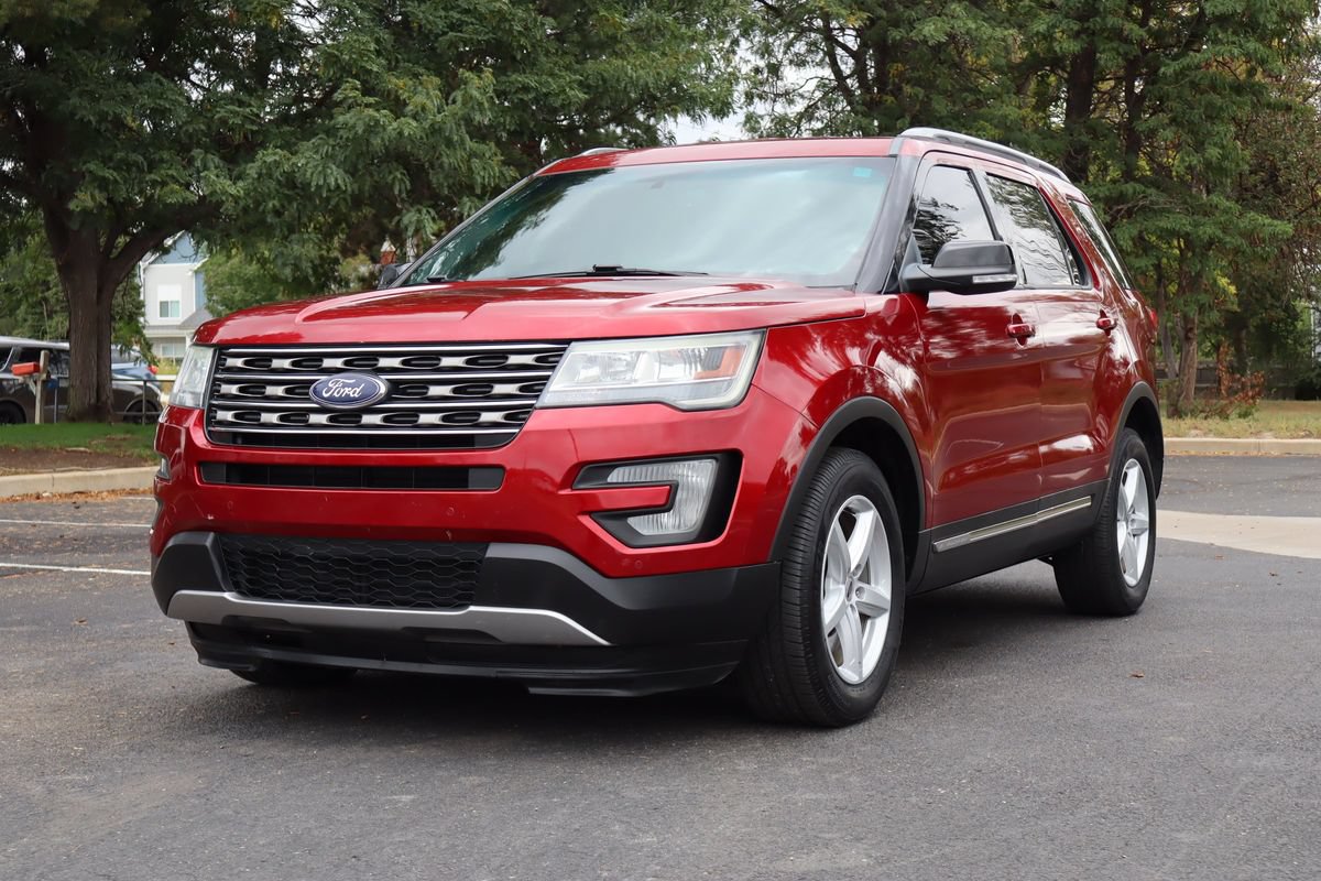 Used 2016 Ford Explorer XLT w/ Equipment Group 202A AWD/4WD image 11