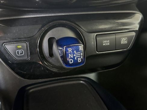 Used 2021 Toyota Prius LE FWD image 20