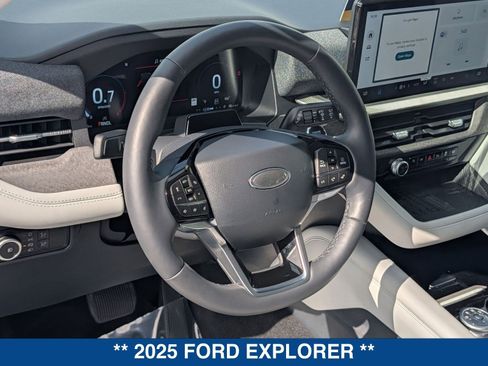 Used 2025 Ford Explorer Platinum w/ Ultimate Package AWD/4WD image 22