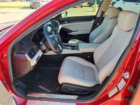 Used 2021 Honda Accord Touring image 11