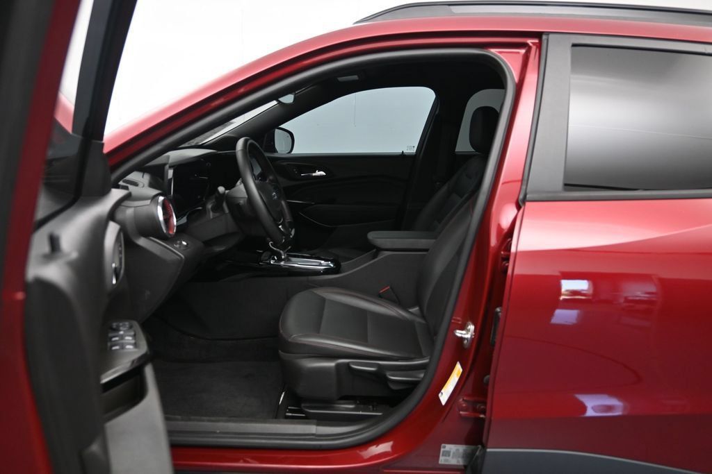 Used 2024 Chevrolet Trax RS w/ Driver Confidence Package FWD image 20
