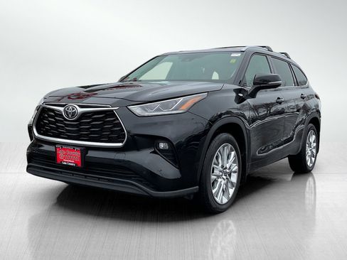 Used 2024 Toyota Highlander Limited image 1