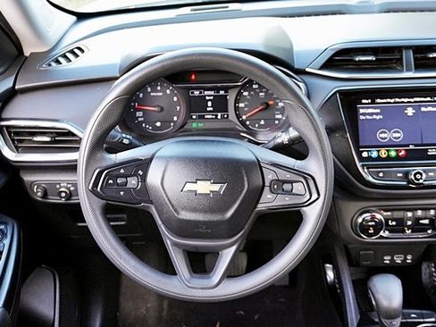 Used 2022 Chevrolet TrailBlazer LT w/ Convenience Package image 19