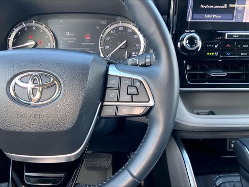 Used 2022 Toyota Highlander Platinum FWD image 25