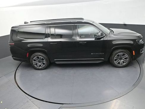 Used 2024 Jeep Wagoneer L Series II w/ Flexible Seating Group AWD/4WD image 18