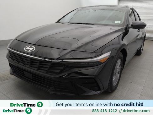 Used 2025 Hyundai Elantra SE w/ Cargo Package FWD image 1