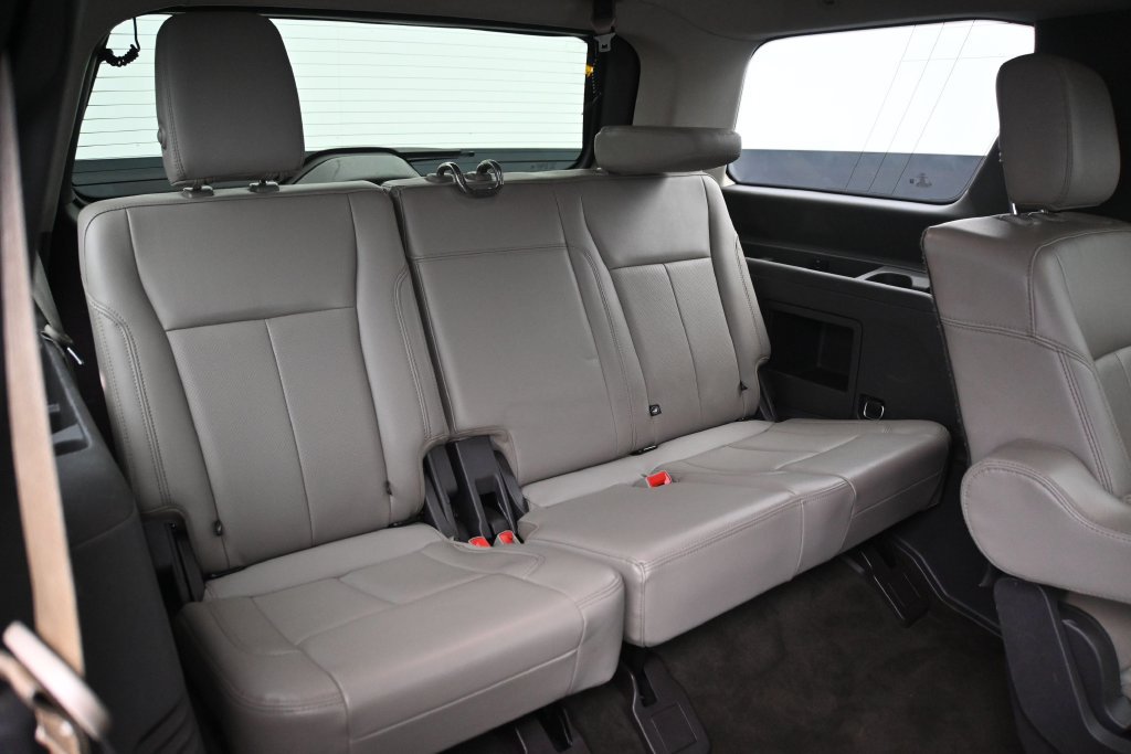 Used 2020 Ford Expedition XLT w/ Equipment Group 202A AWD/4WD image 15